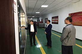烔炀镇书记及各位领导莅临草莓视频污污下载葡萄酒庄园参观指导